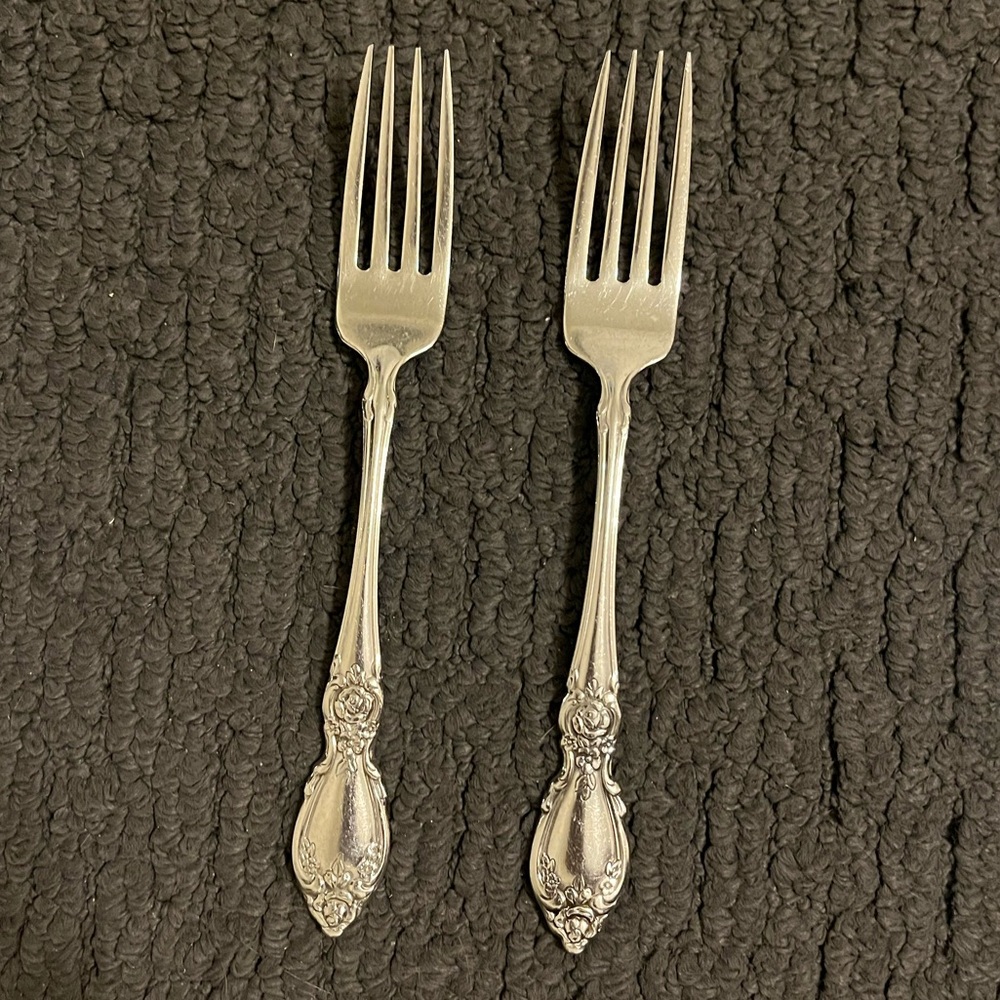 Plantation Community Stainless Dinner Forks (2) by ONEIDA SILVER